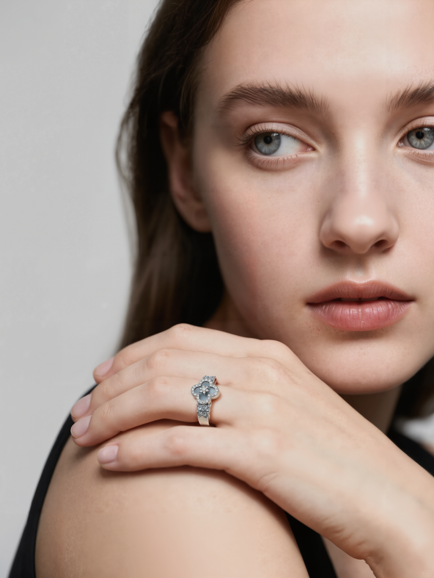 Micro-inlaid zircon fritillary four-leaf flower ring